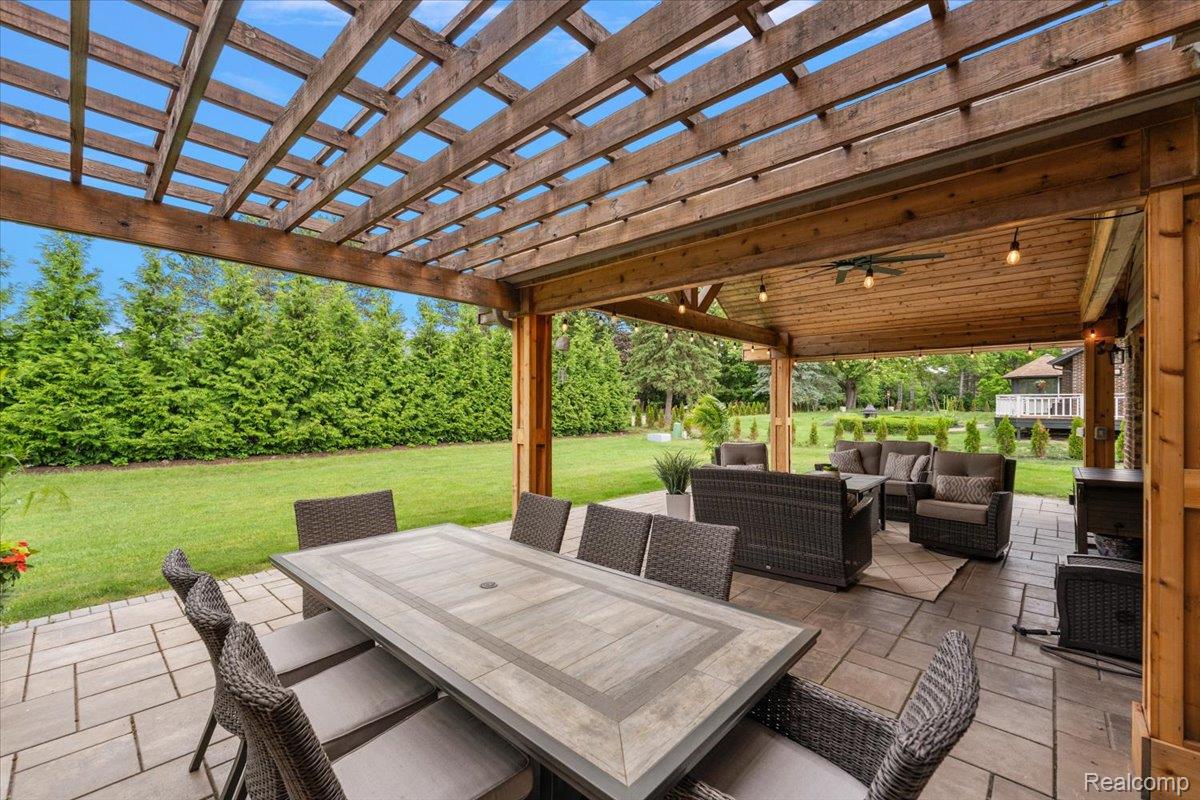 2118 Coach Way Court