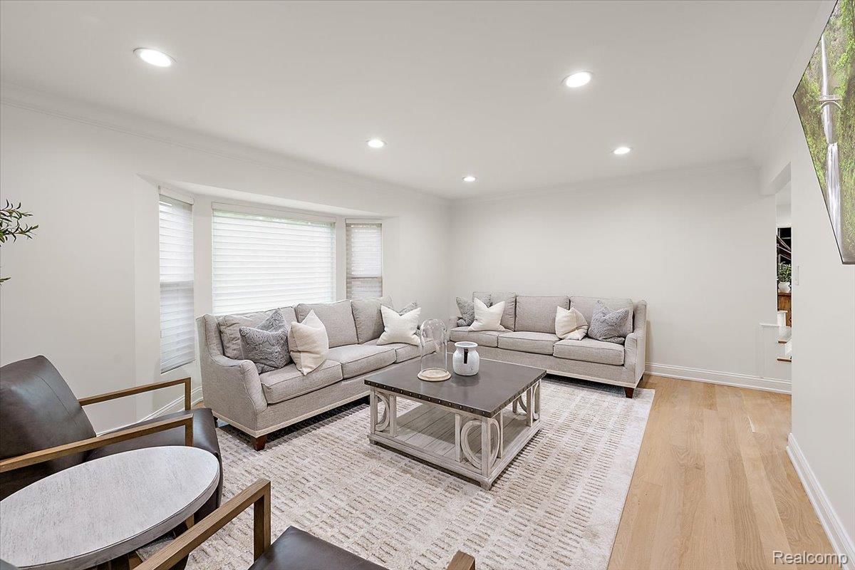 2118 Coach Way Court