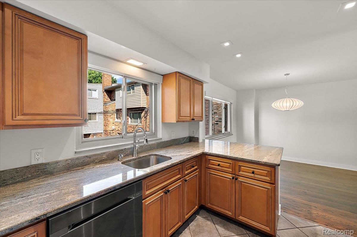 975 N Old Woodward Avenue