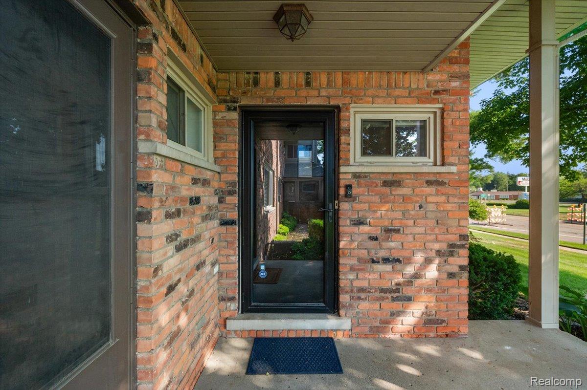 975 N Old Woodward Avenue