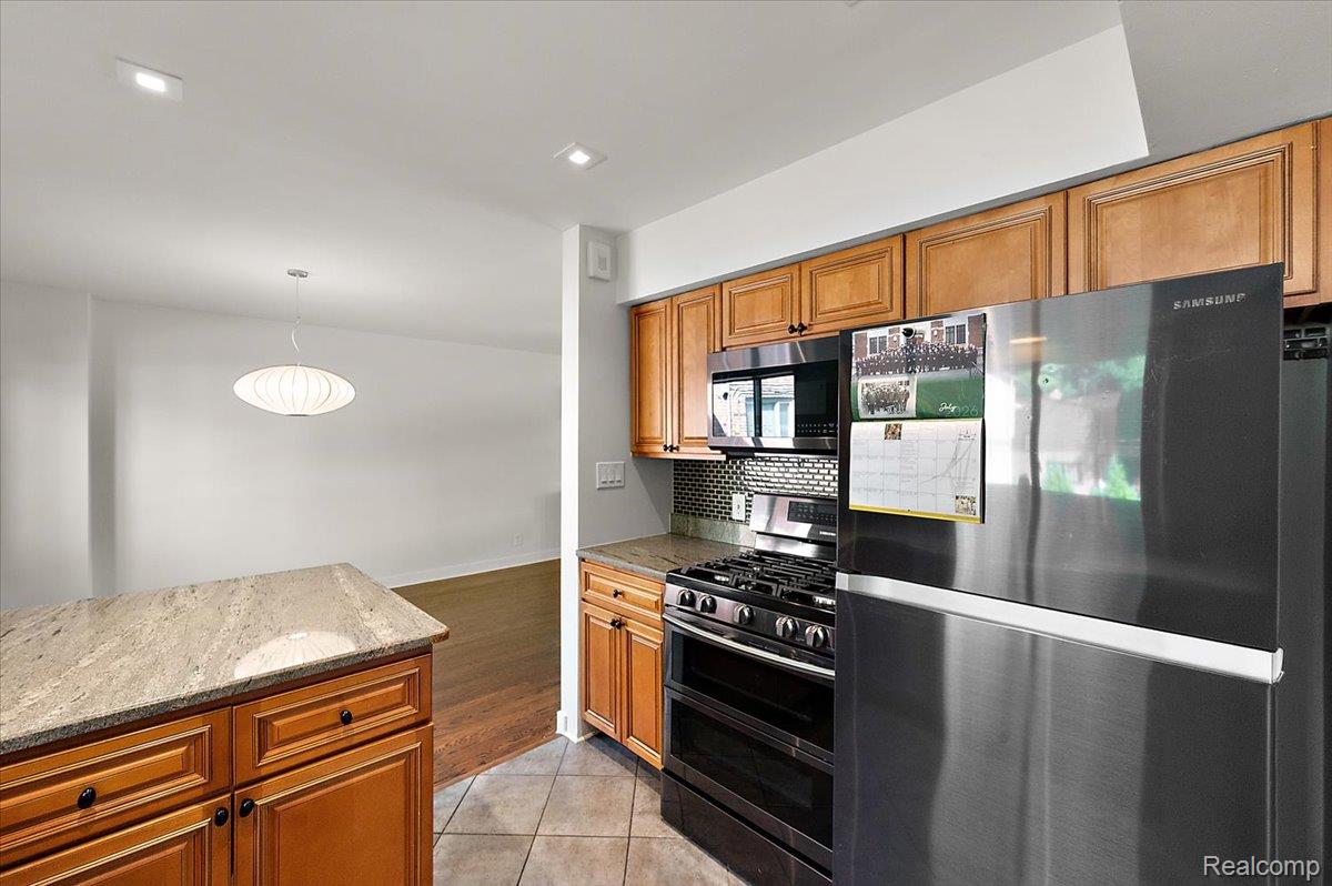 975 N Old Woodward Avenue