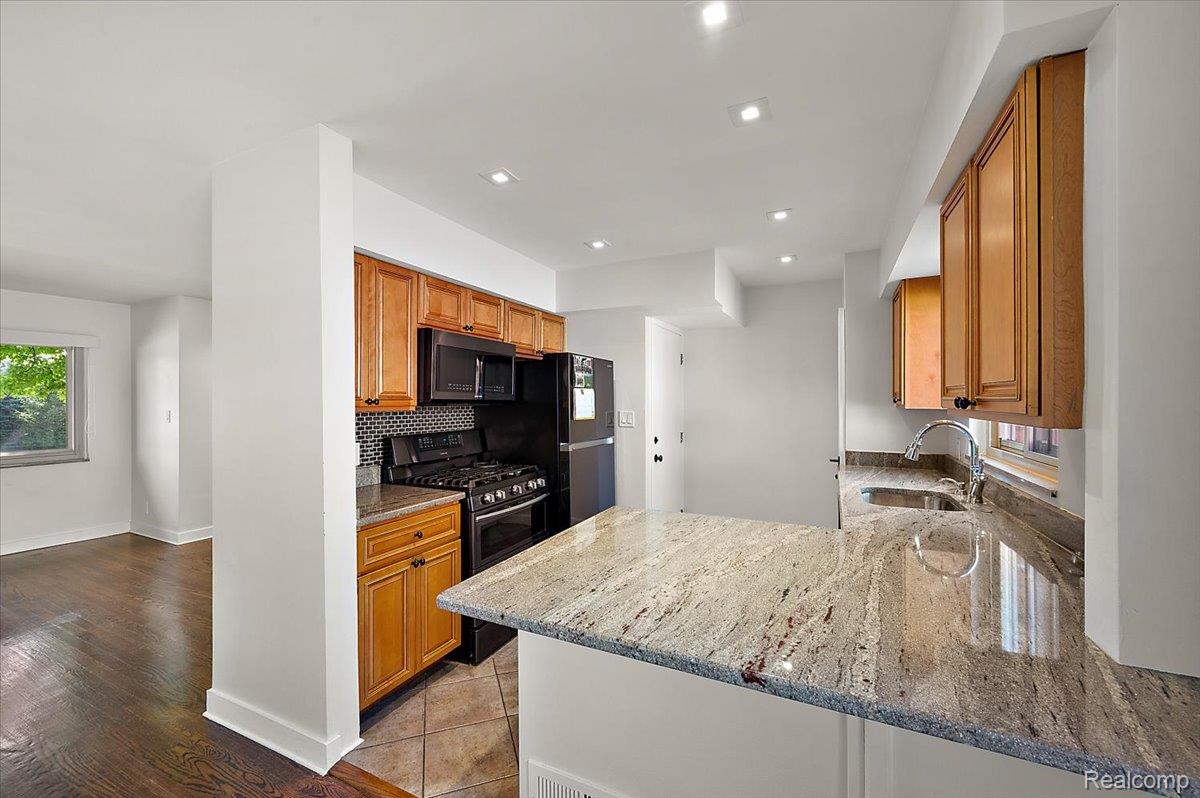 975 N Old Woodward Avenue