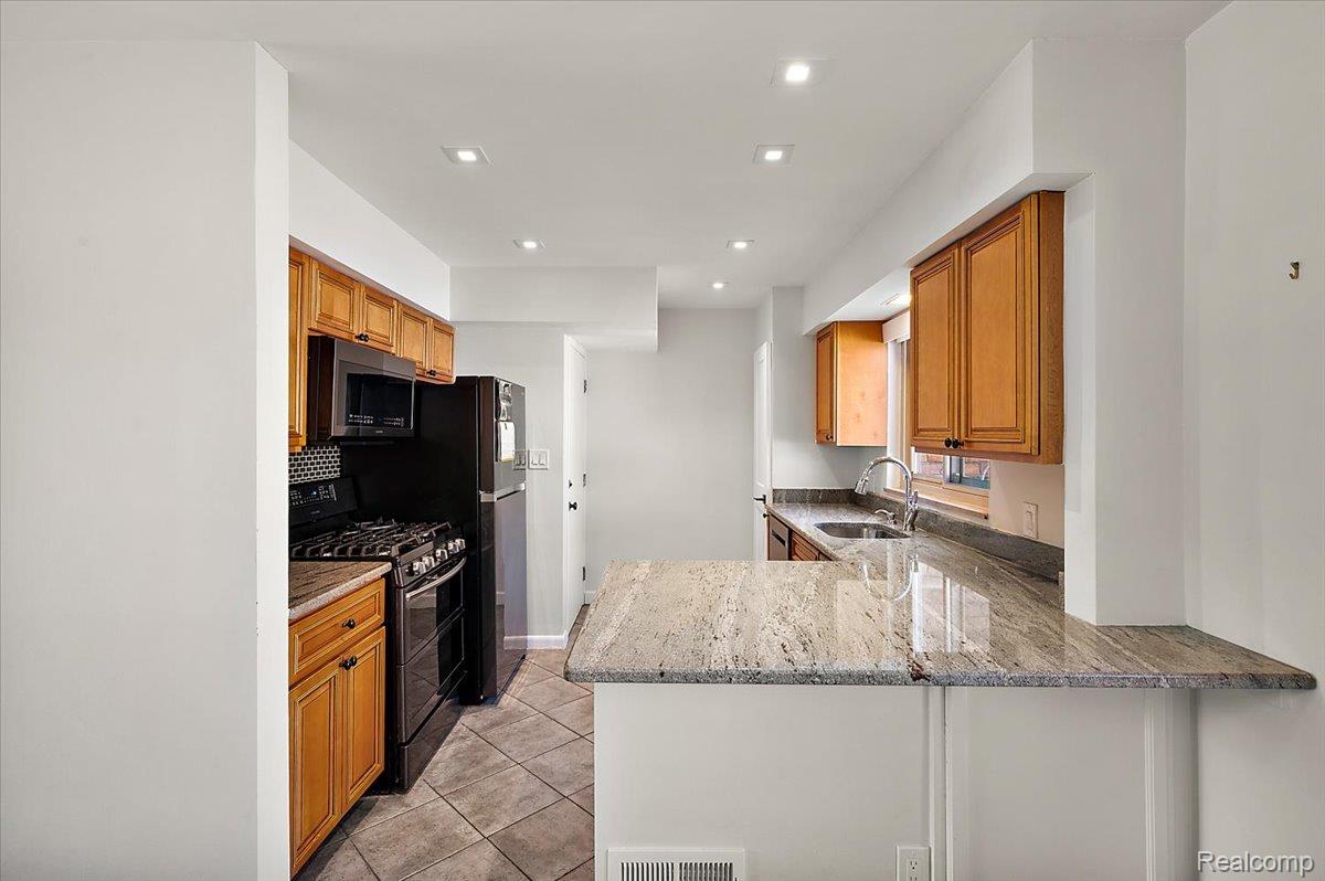 975 N Old Woodward Avenue