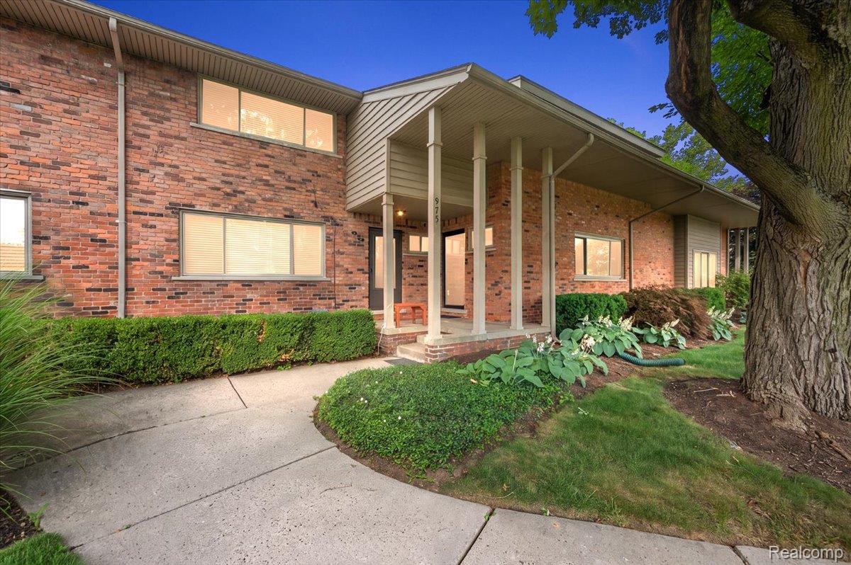 975 N Old Woodward Avenue