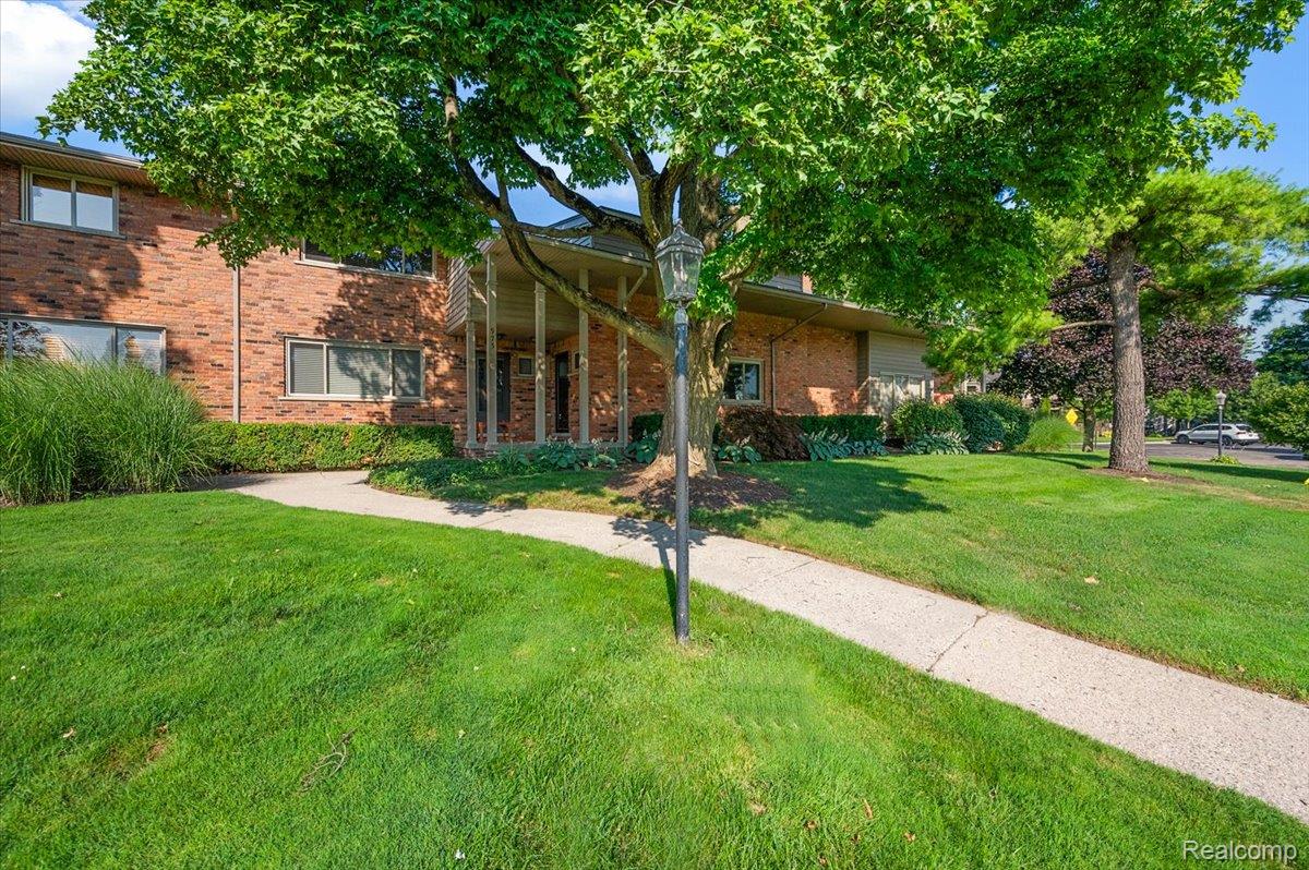 975 N Old Woodward Avenue