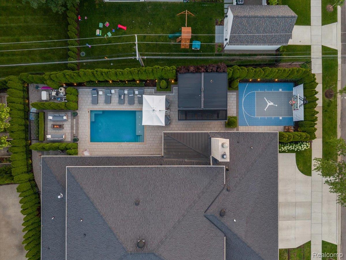 1099 N Glenhurst Drive
