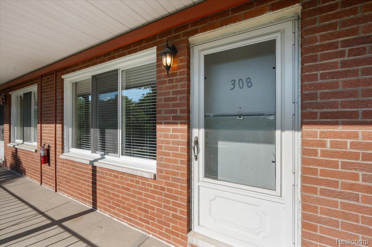 2820 Woodslee Drive