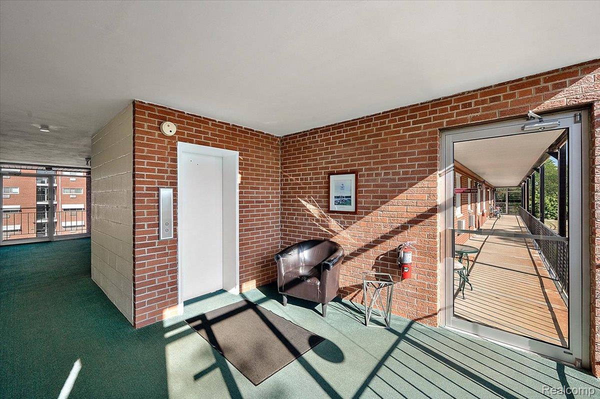 2820 Woodslee Drive