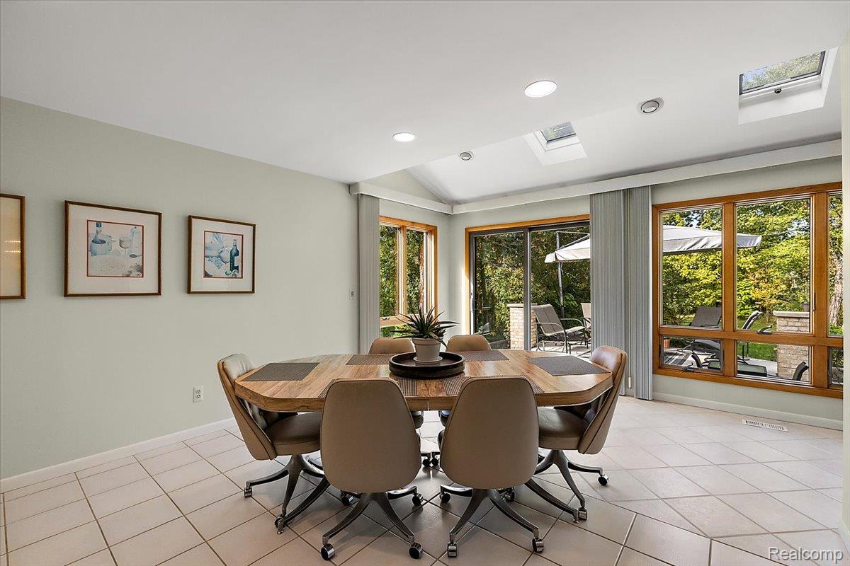57 Streamview DR