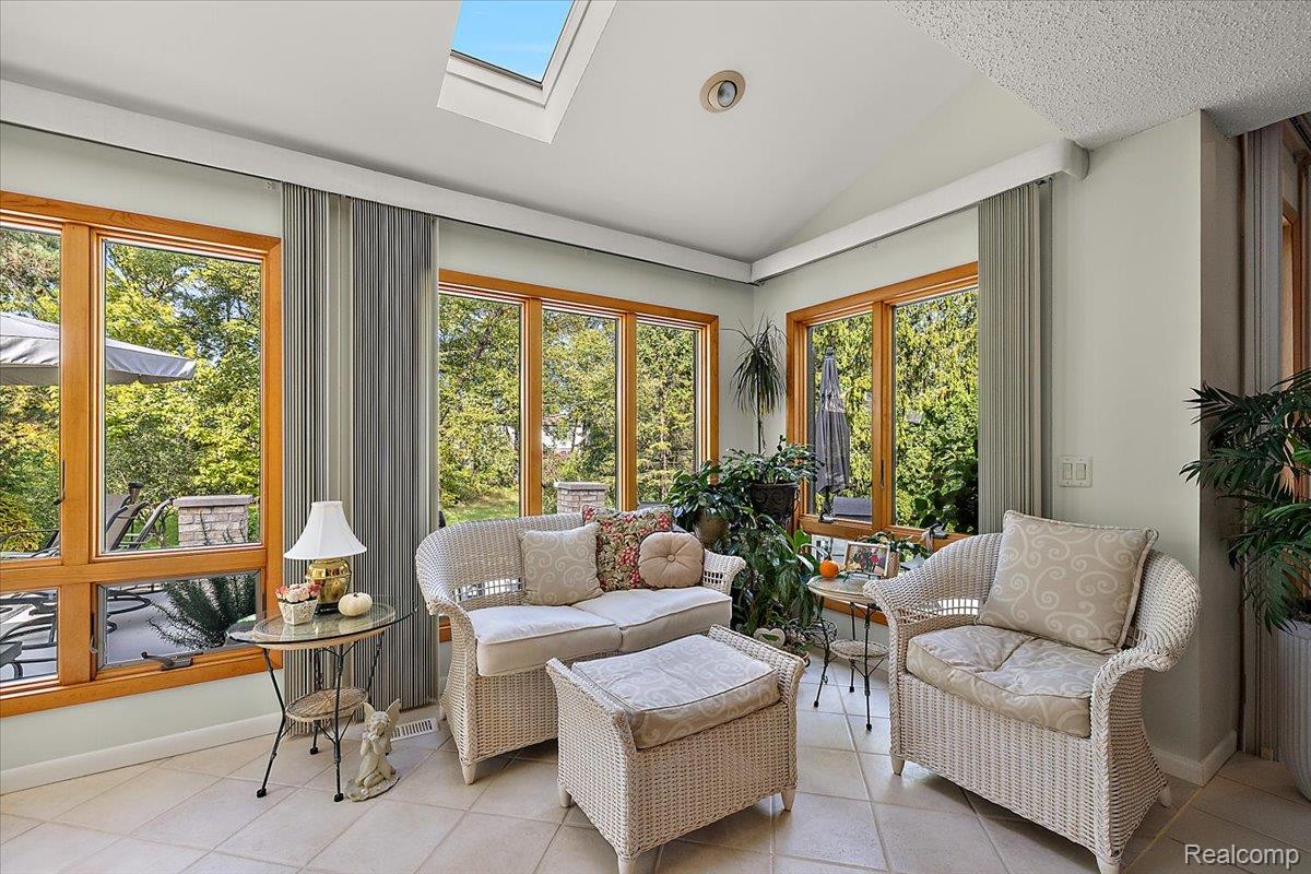 57 Streamview DR