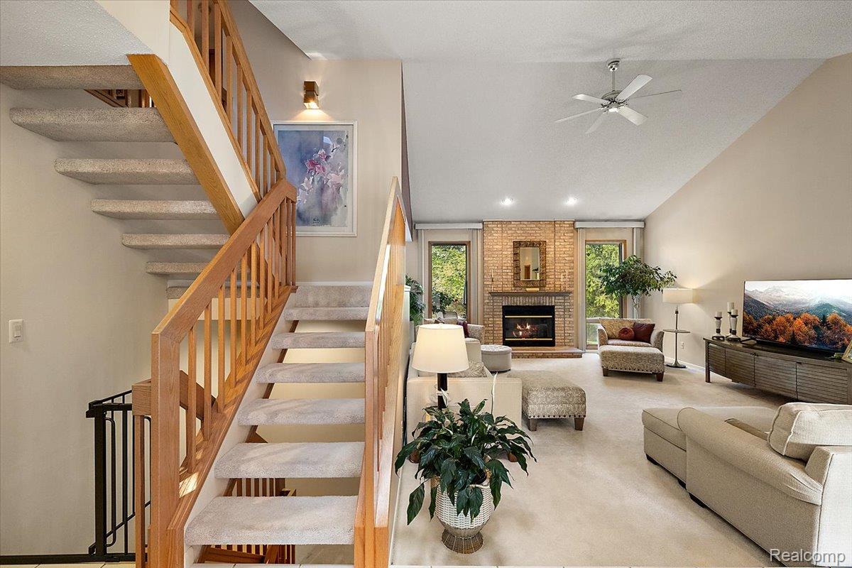 57 Streamview DR