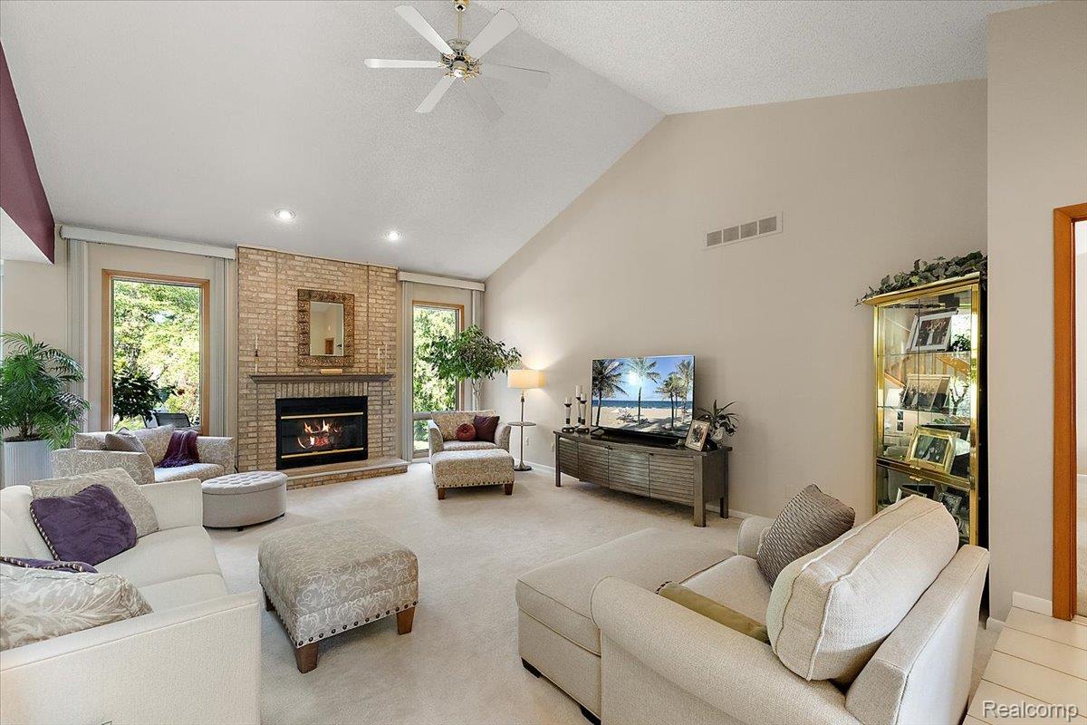 57 Streamview DR