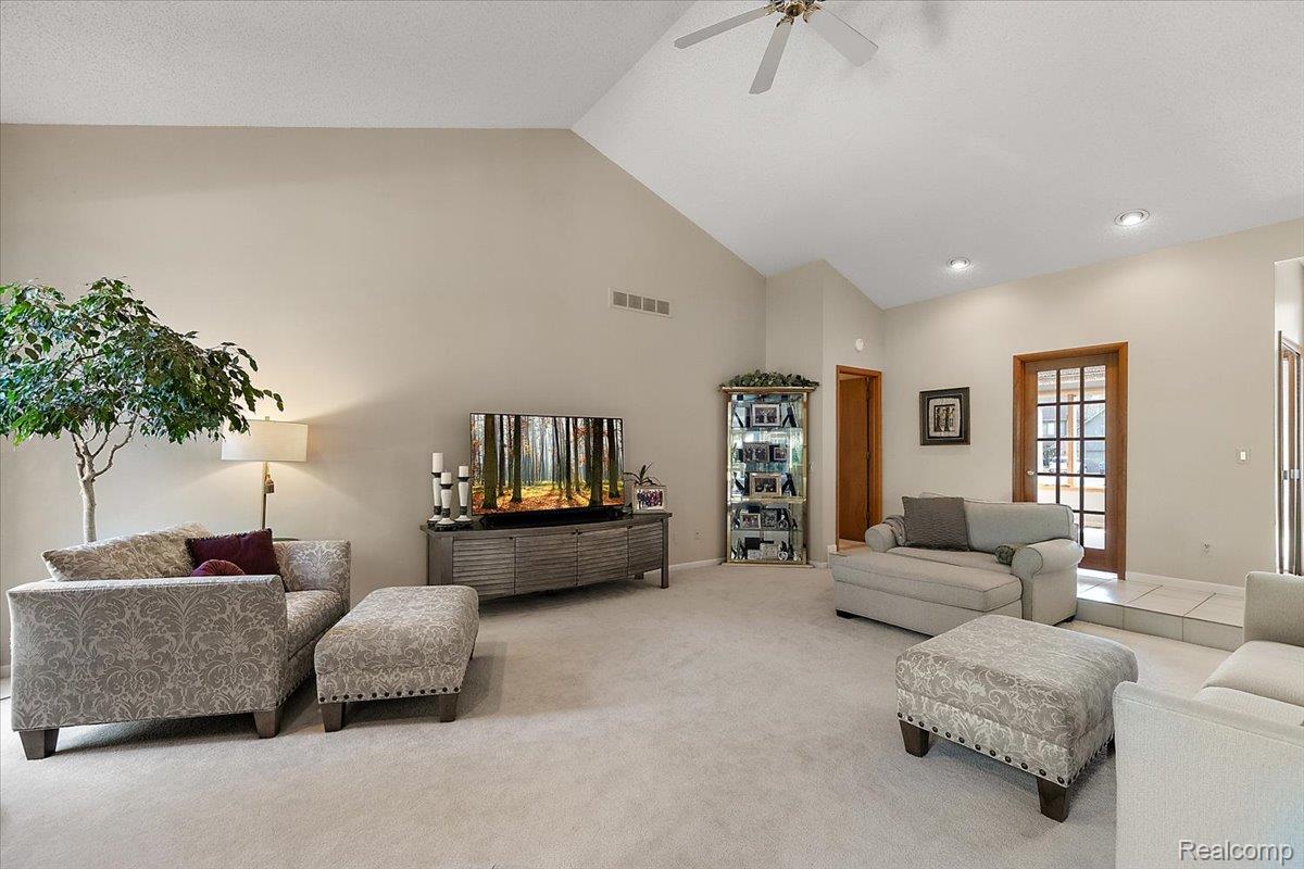 57 Streamview DR