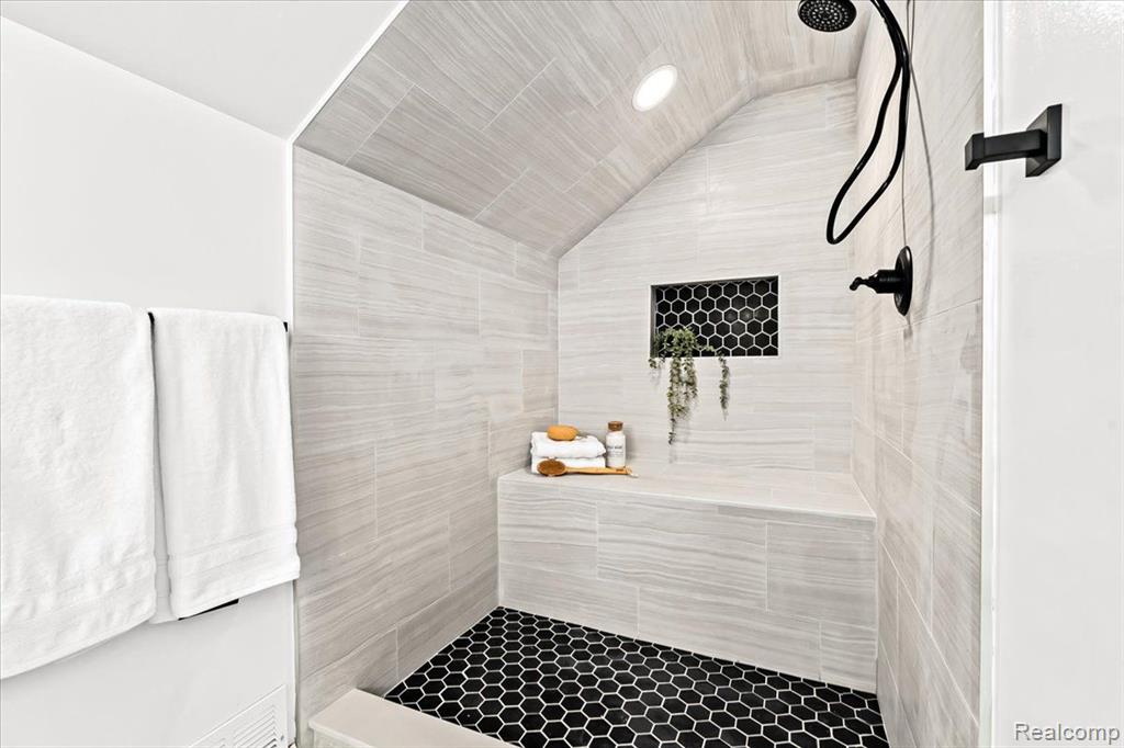 1406 W Marshall Street