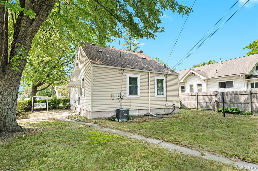 1406 W Marshall Street