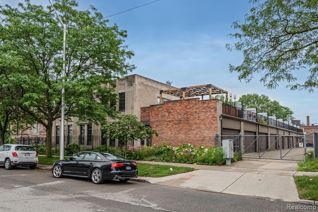 627 W Alexandrine Street # 8