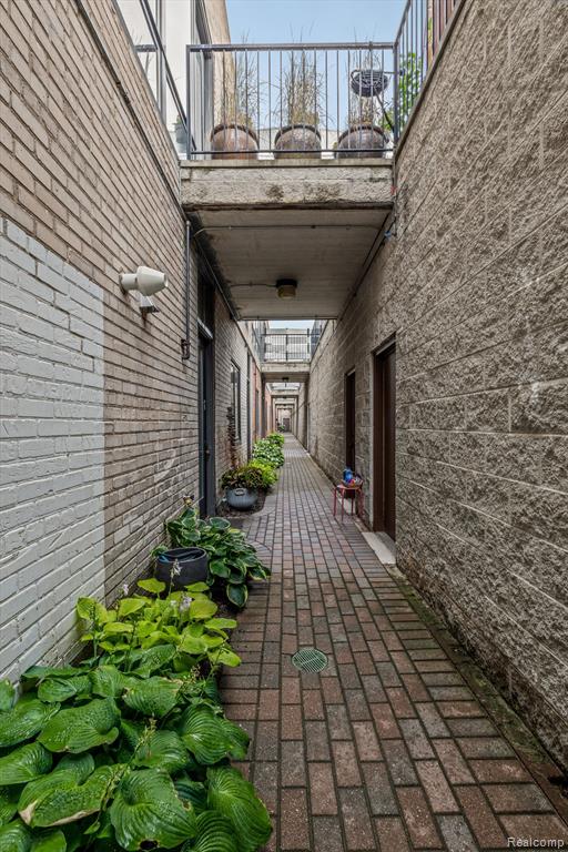 627 W Alexandrine Street # 8