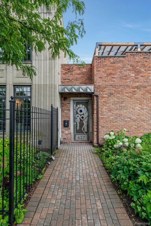 627 W Alexandrine Street # 8