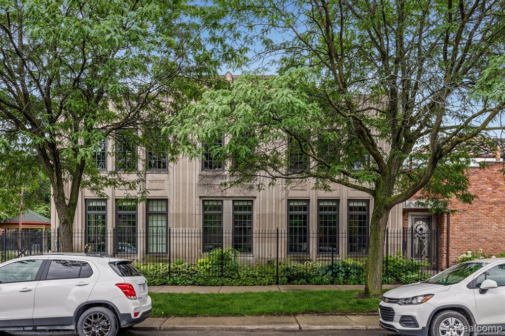 627 W Alexandrine Street # 8