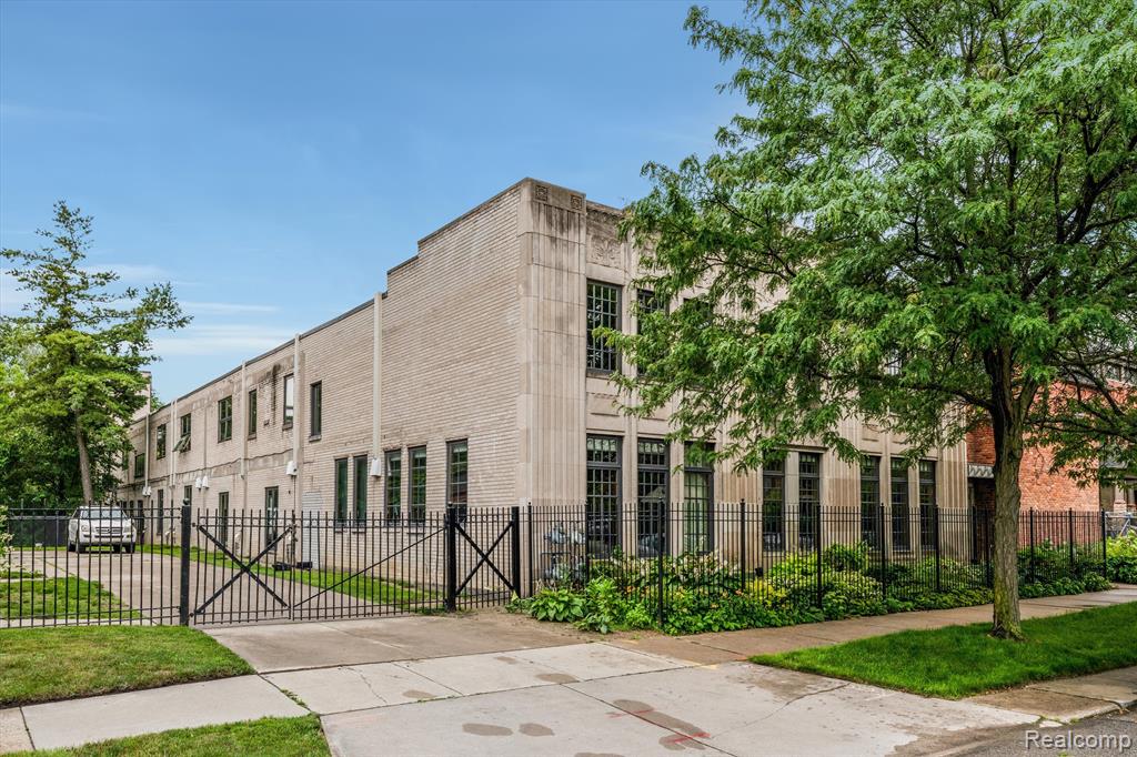 627 W Alexandrine Street # 8