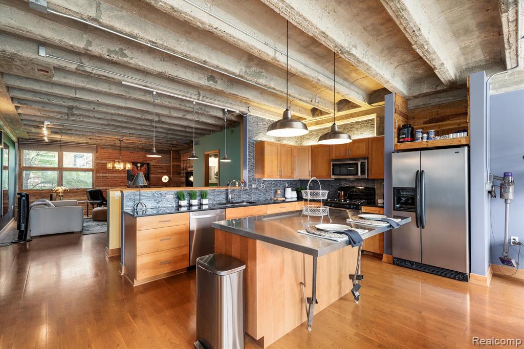 627 W Alexandrine Street # 8