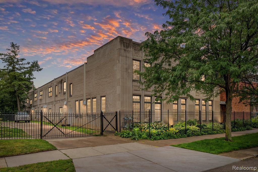 627 W Alexandrine Street # 8