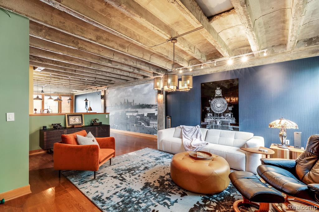 627 W Alexandrine Street # 8