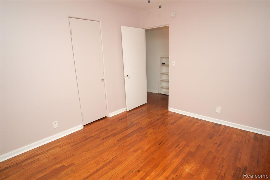 73 E Sheffield Avenue