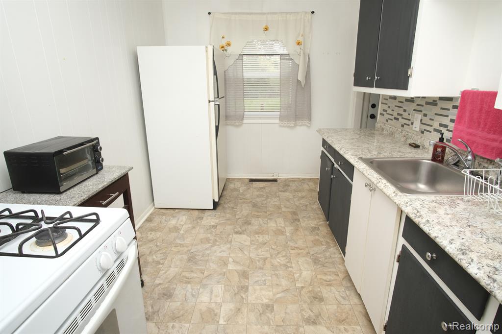 73 E Sheffield Avenue