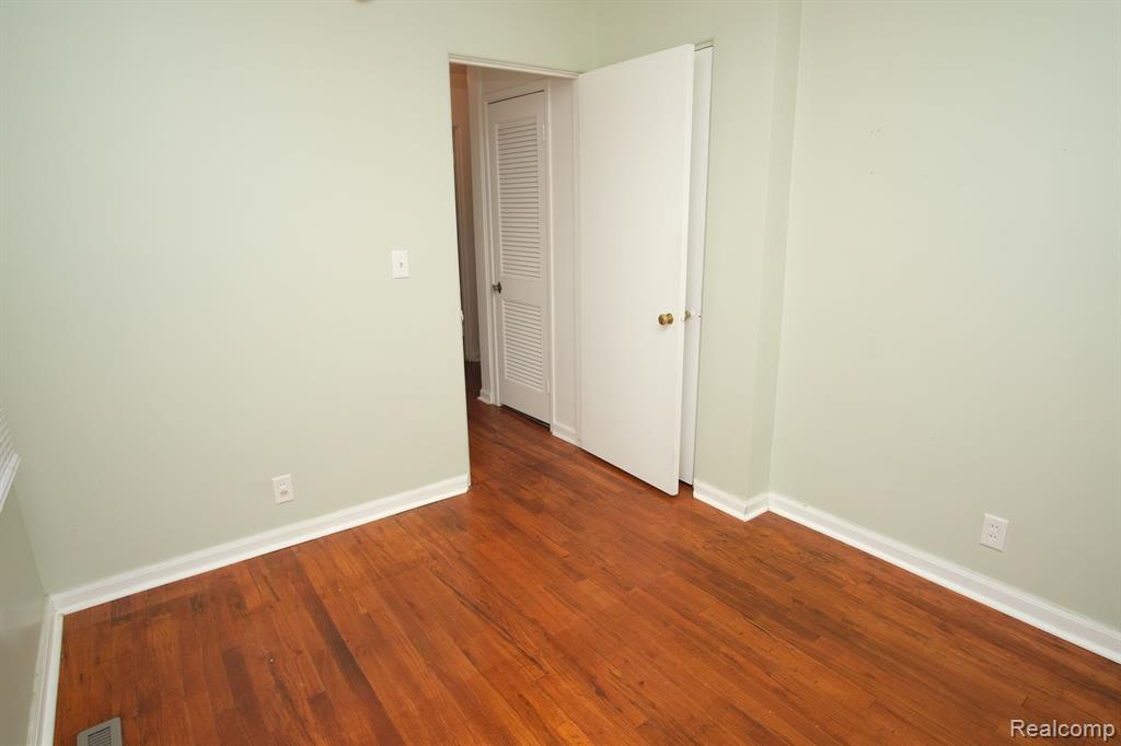 73 E Sheffield Avenue