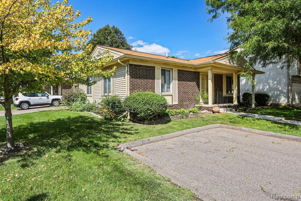 2854 Roundtree Drive