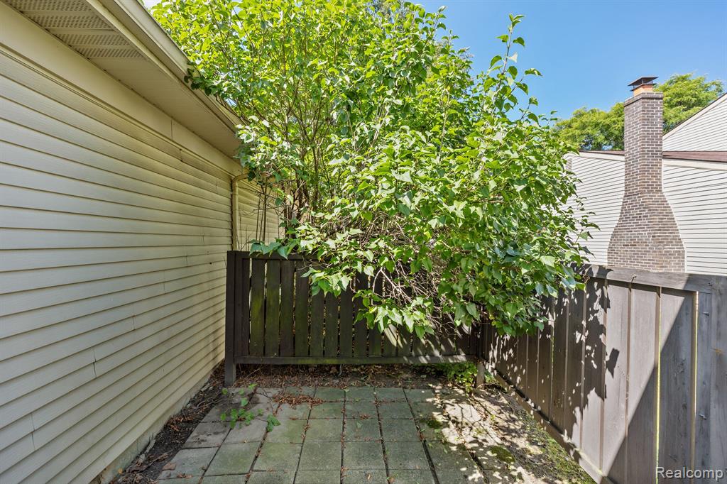 2854 Roundtree Drive