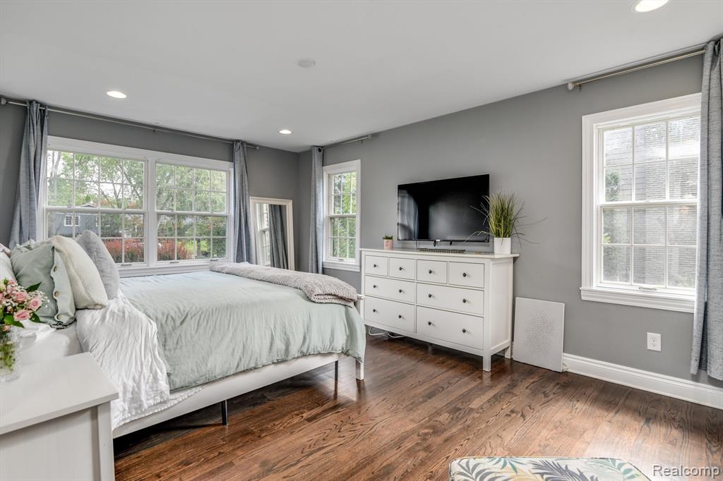 31961 Robinhood Drive