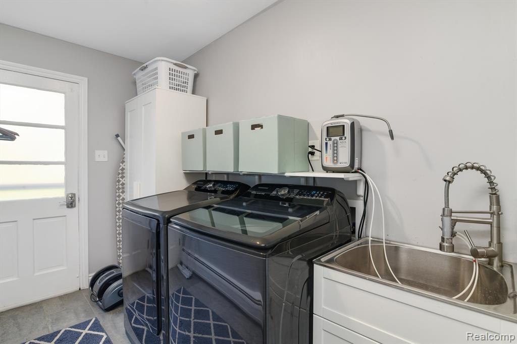 31961 Robinhood Drive