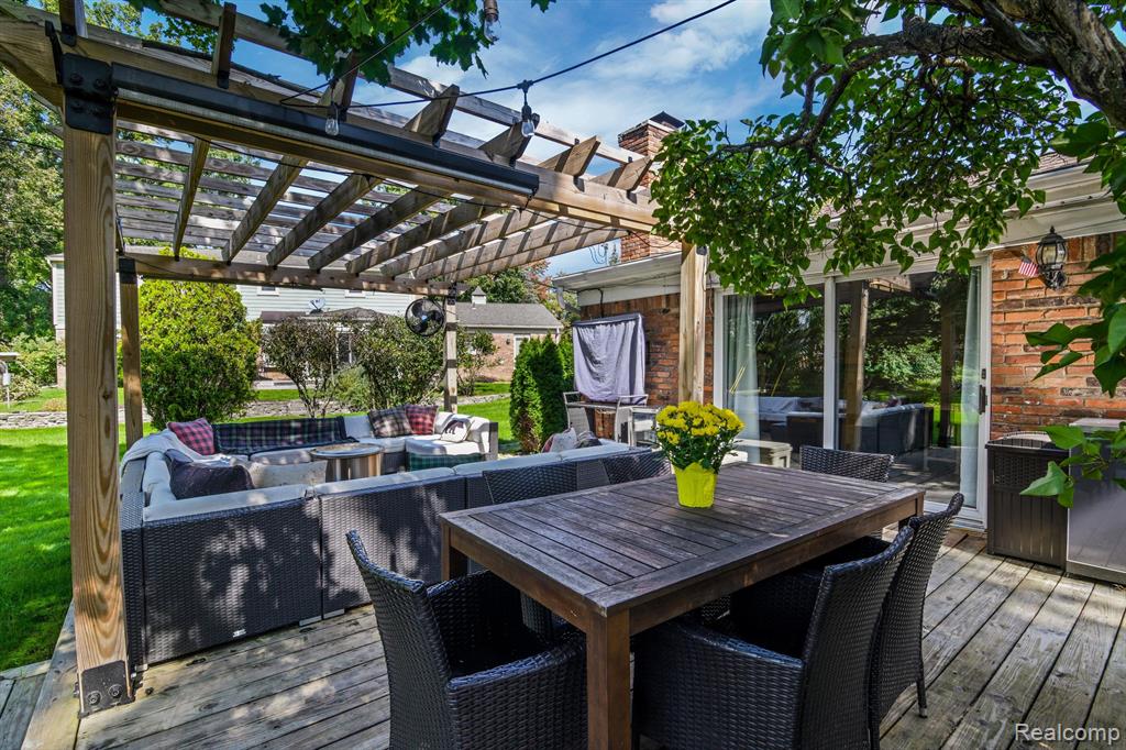 31961 Robinhood Drive