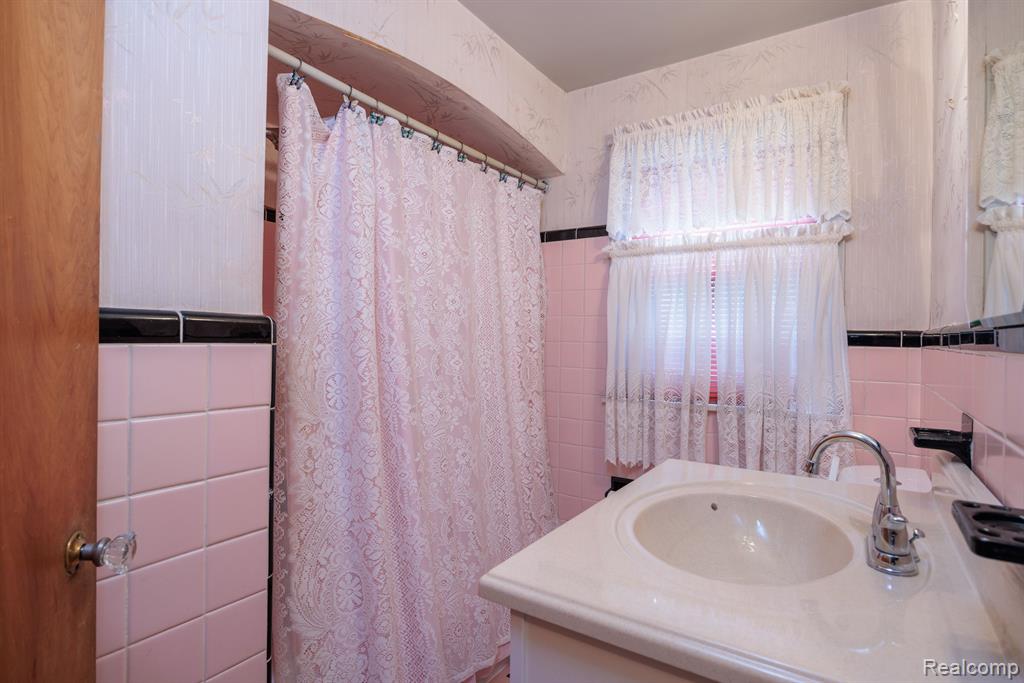 16636 Freeland Street