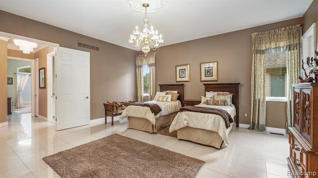 13453 Lakeview Drive