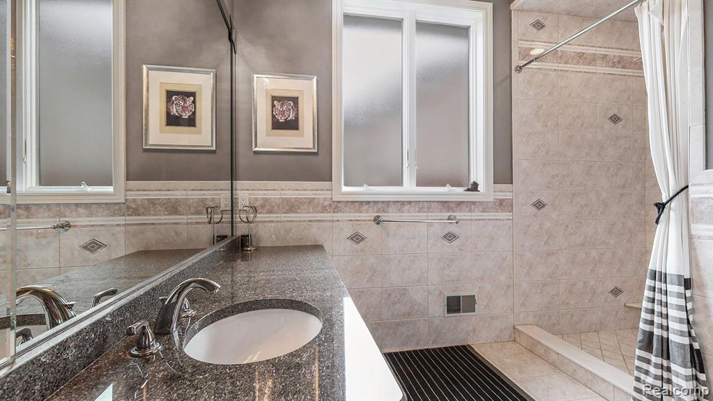 13453 Lakeview Drive