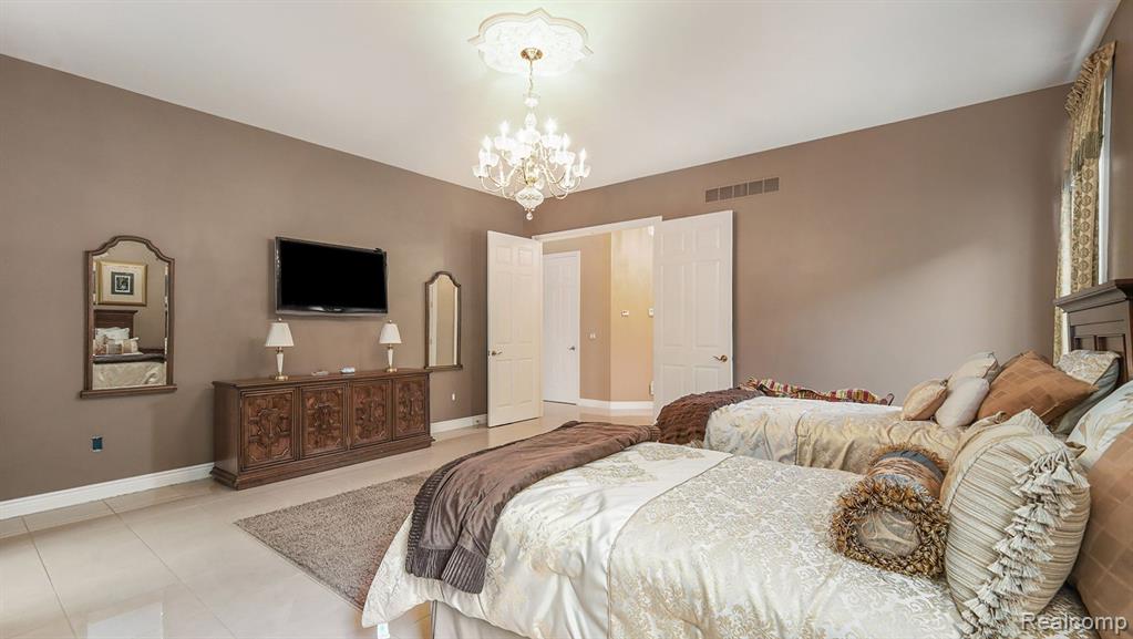 13453 Lakeview Drive