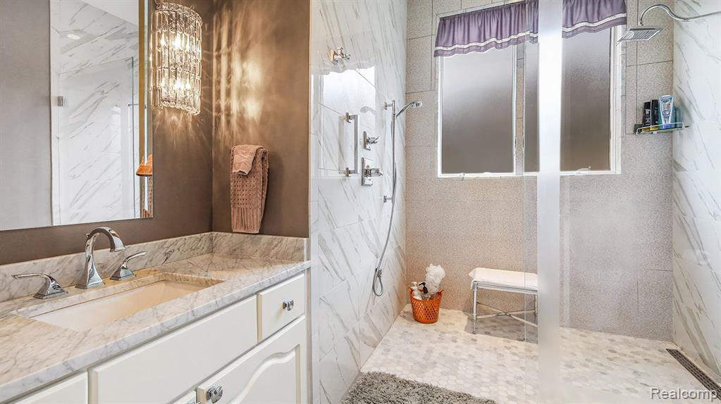 13453 Lakeview Drive