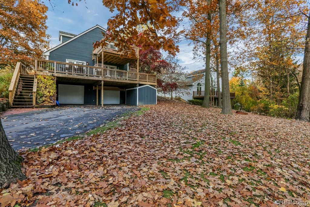 3895 Lakeview Boulevard