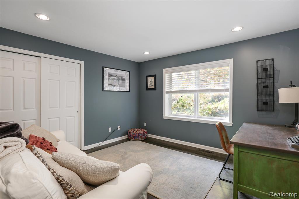 3895 Lakeview Boulevard