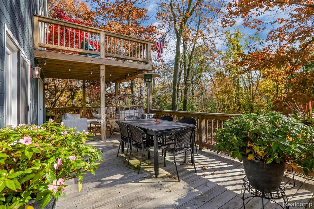 3895 Lakeview Boulevard