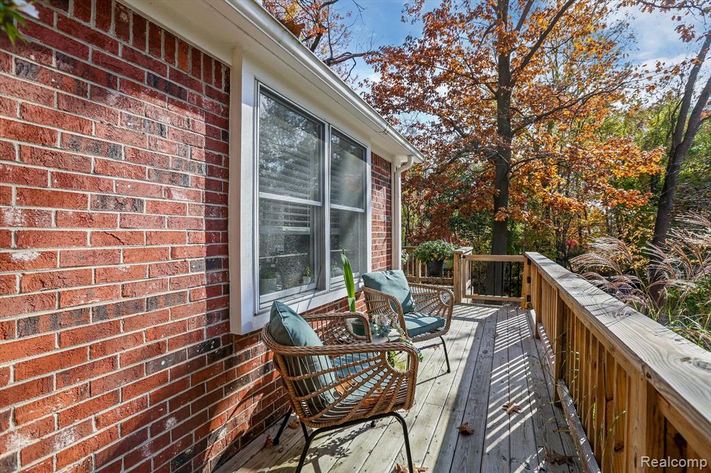 3895 Lakeview Boulevard