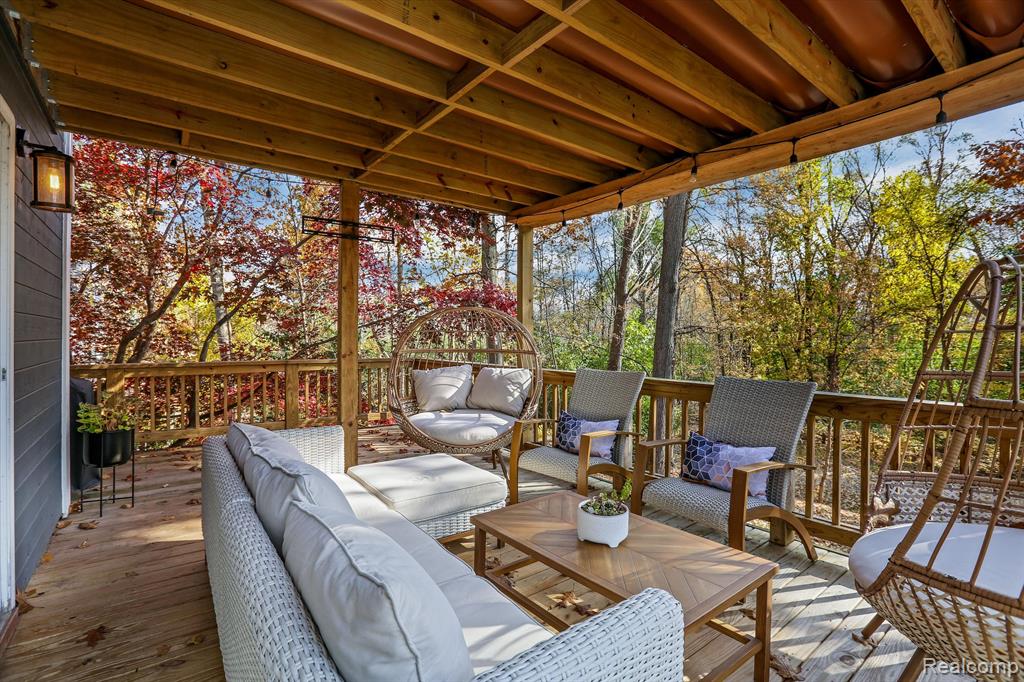 3895 Lakeview Boulevard