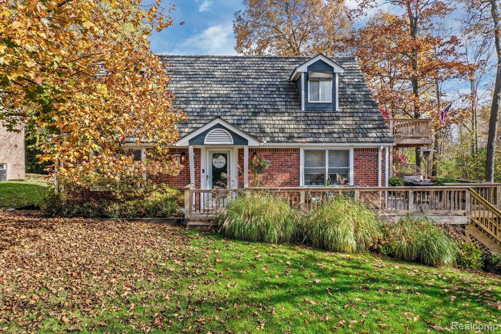 3895 Lakeview Boulevard