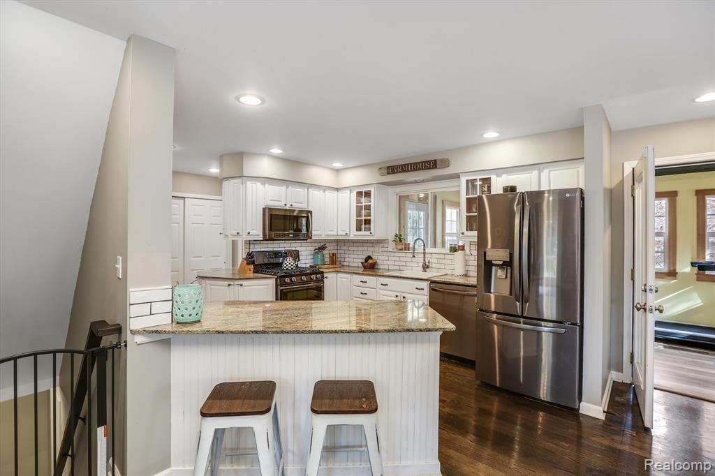 3895 Lakeview Boulevard