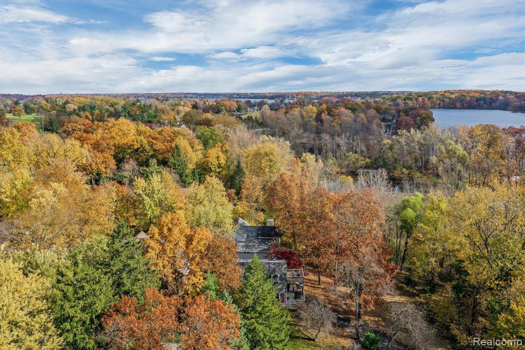 3895 Lakeview Boulevard