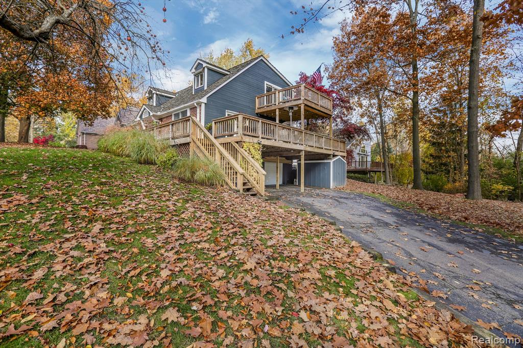 3895 Lakeview Boulevard