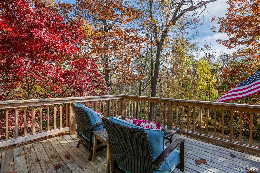 3895 Lakeview Boulevard